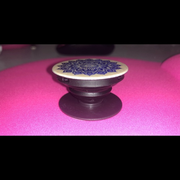 Phone Grips 2 for $7! - Picture 1 of 8